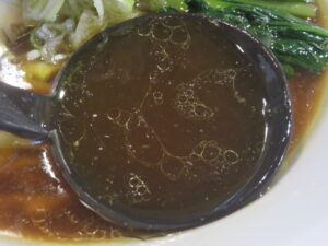 親鶏醤油そば@自家製麺ぼっち（矢向駅）スープ