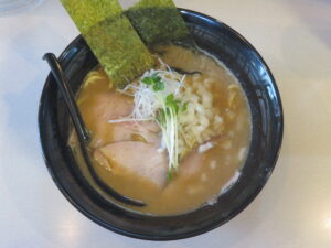 魚豚骨ラーメン@魚介豚骨 ラーメンクボ（日進駅）ビジュアル：トップ
