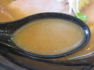 魚豚骨ラーメン@魚介豚骨 ラーメンクボ（日進駅）スープ
