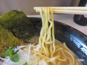 魚豚骨ラーメン@魚介豚骨 ラーメンクボ（日進駅）麺
