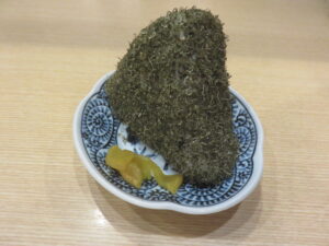 黒醤油ラーメン@らぁめん 次元（高岡駅）富山のご当地グルメセット：とろろ昆布おにぎり