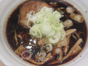 黒醤油ラーメン@らぁめん 次元（高岡駅）具