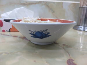 ラーメン@新生軒（山陽姫路駅）ビジュアル：サイド