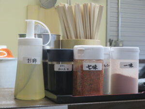 ミニしょうゆ中華そば@手打ち中華そば 酒田 鹿島田店（鹿島田駅）卓上調味料