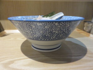 らーめん（並）@麺屋 山界（大久保駅）ビジュアル：サイド