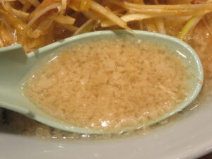 ネギラーメン（普通）@ラーメンショップ◯化 池袋店（池袋駅）スープ