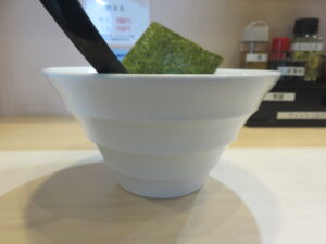 あごだしらぁめん 塩@らぁめん 一路（神奈川県厚木市）ビジュアル：サイド