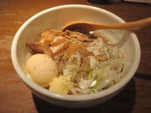 中野ブラックまぜそば＋味玉@らーめん日和（中野駅）ビジュアル