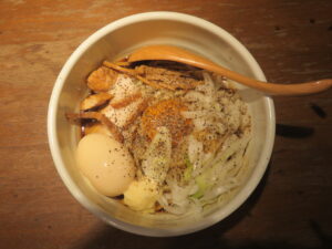 中野ブラックまぜそば＋味玉@らーめん日和（中野駅）ビジュアル：トップ