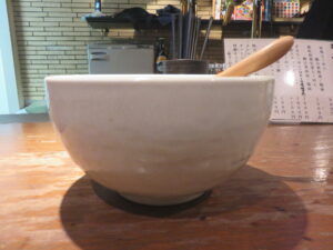 中野ブラックまぜそば＋味玉@らーめん日和（中野駅）ビジュアル：サイド