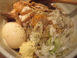 中野ブラックまぜそば＋味玉@らーめん日和（中野駅）具