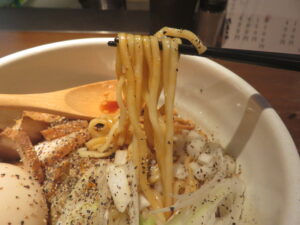 中野ブラックまぜそば＋味玉@らーめん日和（中野駅）麺