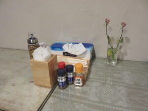 肉まぜそば 並盛り（200g）@麺尊 RAGE 神田 交点（神田駅）卓上