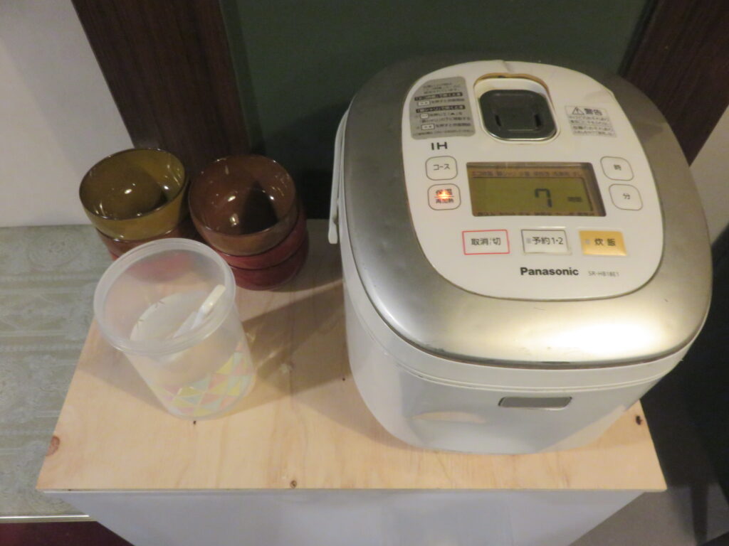 肉まぜそば 並盛り（200g）@麺尊 RAGE 神田 交点（神田駅）セルフサービス