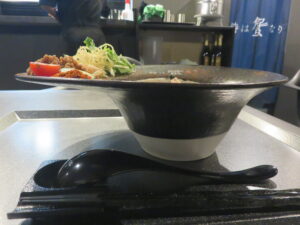 紅ズワイ蟹担担麺@時は蟹なり 築地店（新富町駅）ビジュアル：サイド