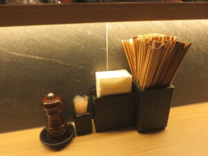 醤油ラーメン@ラーメン GINZA TON BOX（銀座駅）卓上