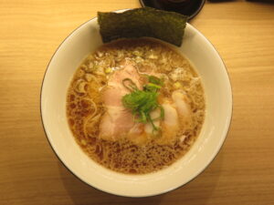 醤油ラーメン@ラーメン GINZA TON BOX（銀座駅）ビジュアル：トップ