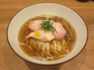 白醤油(手揉み麺)@らぁめん鴇(寒川駅)ビジュアル