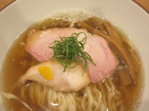 白醤油(手揉み麺)@らぁめん鴇(寒川駅)具