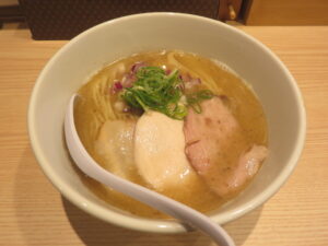 焼きあご塩らぁ麺（並盛）@中華そば はぎや（相模大野駅）ビジュアル