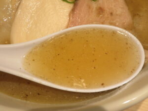 焼きあご塩らぁ麺（並盛）@中華そば はぎや（相模大野駅）スープ