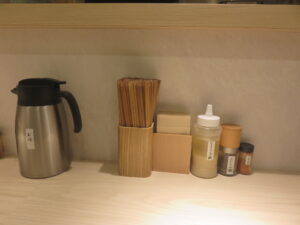 特製牡蠣塩ラーメン@らぁめん 希いろ（中野坂上駅）卓上