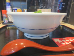 濃厚鶏らーめん（通常）@RAMEN MONDAY ～理科大ラーメンサークル～（野田市駅）ビジュアル：サイド