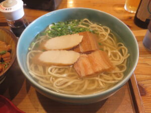 沖縄そば@OKINAWA SOBA EIBUN（牧志駅）ビジュアル：サイド