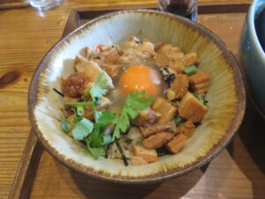 沖縄そば@OKINAWA SOBA EIBUN（牧志駅）卵がけじゅーしー