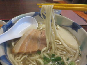 沖縄そば@沖縄そば 楚辺（壺川駅）麺