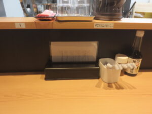 らーめん【白】@自家製麺 もん田（西大島駅）卓上