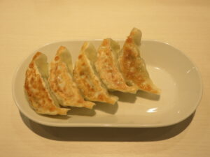 旨辛らぁめん@ナナメ上をゆく（日ノ出町駅）味の匠の餃子