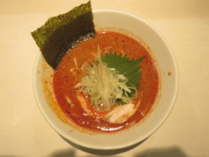 旨辛らぁめん@ナナメ上をゆく（日ノ出町駅）ビジュアル：トップ