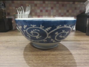 生姜しょう油ラーメン（手揉み麺）@NOODLEパドル（自由が丘駅）ビジュアル：サイド