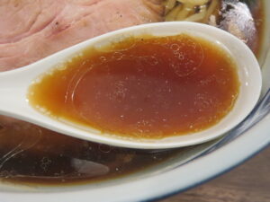 生姜しょう油ラーメン（手揉み麺）@NOODLEパドル（自由が丘駅）スープ