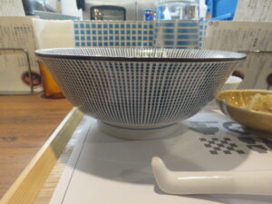 笹川流れの汐らーめん@ハレ＆ケ（市ケ谷駅）ビジュアル：サイド