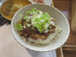 笹川流れの汐らーめん@ハレ＆ケ（市ケ谷駅）魯肉飯