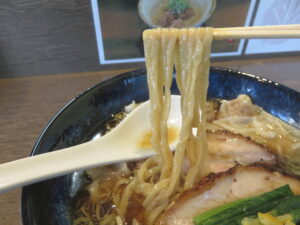 あるクロワンタンらーめん（醤油）@麺とスープの店 歩き出せ、クローバー（京王八王子駅）麺