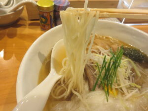 さしろく塩ワンタンメン@町中華 さしろく(五反田駅)麺