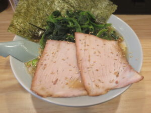 ラーメン 並@家系ラーメン 一楽家（伊勢佐木長者町駅）ビジュアル