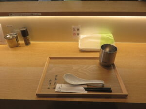 ワンタン中華そば（塩）@中華そば たすく（東金駅）卓上