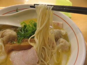 ワンタン中華そば（塩）@中華そば たすく（東金駅）麺