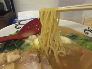 まぐろ豚骨ラーメン@めん屋 まぐ郎(東金駅)麺