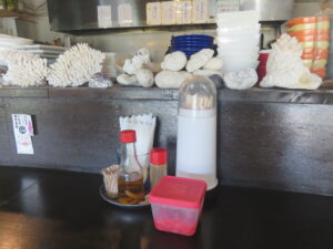 多良間そば 並盛@たねび食堂（沖縄県宮古郡）卓上