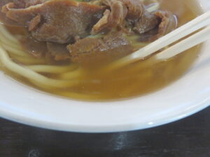 多良間そば 並盛@たねび食堂（沖縄県宮古郡）スープ