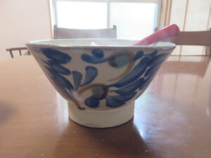 ちぢれ（中）三枚肉そば@にいまそば（沖縄県宮古島市）ビジュアル：サイド