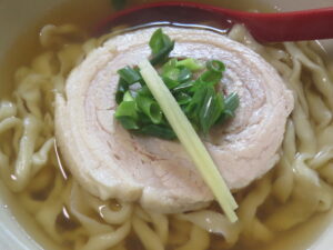 ちぢれ（中）三枚肉そば@にいまそば（沖縄県宮古島市）具