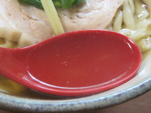 ちぢれ（中）三枚肉そば@にいまそば（沖縄県宮古島市）スープ