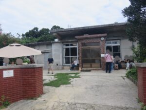 ちぢれ（中）三枚肉そば@にいまそば（沖縄県宮古島市）外観