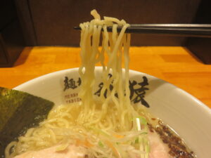 塩らーめん@麺場 飛猿（中央林間駅）麺